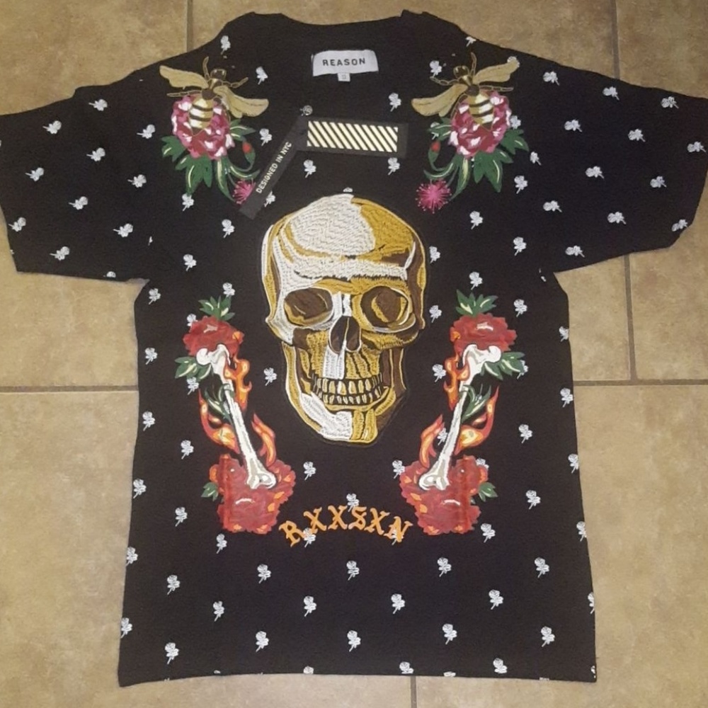 🆕️FIRE SKULL & ROSES TEE S,M - Picture 3 of 8